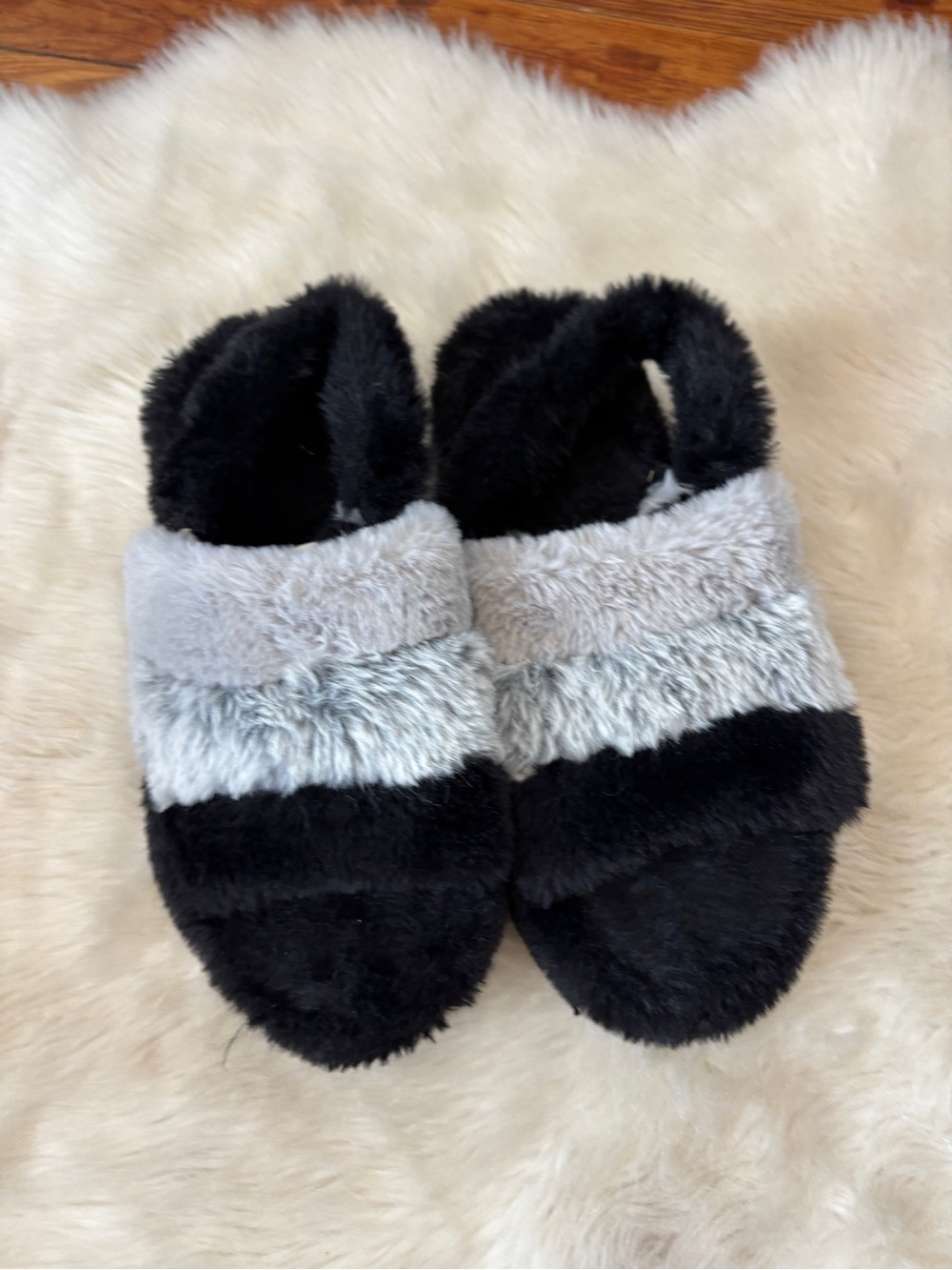Open Toe Cozy Black and Gray Faux Fur Slippers